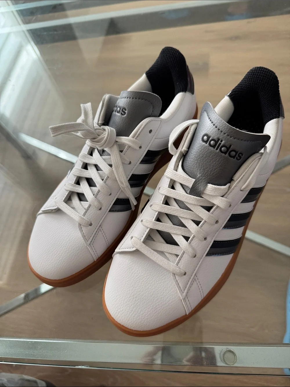 NEW Adidas Grand Court 2.0 Sneakers with Gum Sole Size 8 - Picture 4 of 10